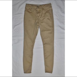 𝐒𝐎 𝐊𝐡𝐚𝐤𝐢 𝐆𝐢𝐫𝐥’𝐬 𝐉𝐞𝐠𝐠𝐢𝐧𝐠𝐬